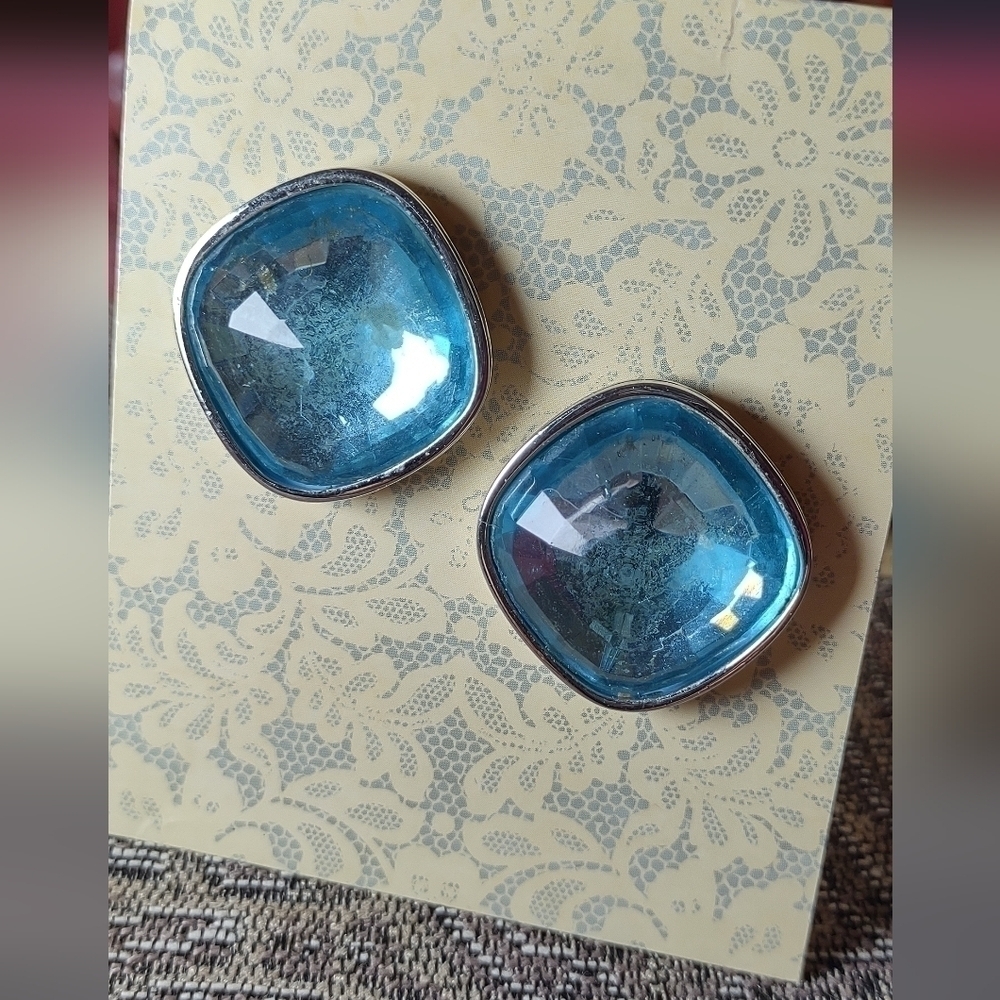 Vintage 1950's Clip-On Earrings - Picture 3 of 7